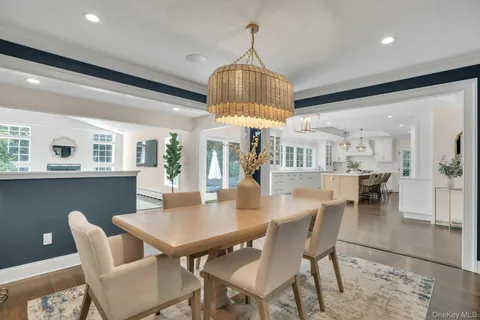 $1,799,000 | 5 Butternut Court, Dix Hills, NY 11746