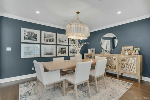 $1,799,000 | 5 Butternut Court, Dix Hills, NY 11746