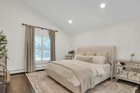 $1,799,000 | 5 Butternut Court, Dix Hills, NY 11746