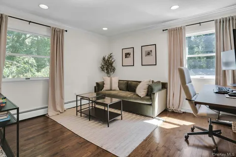 $1,799,000 | 5 Butternut Court, Dix Hills, NY 11746