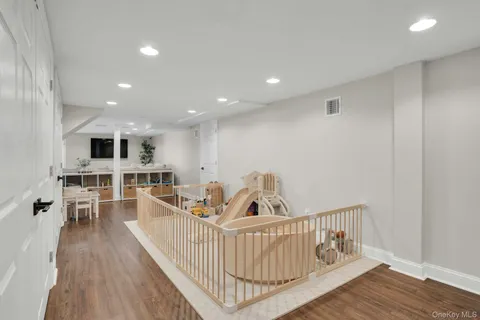 $1,799,000 | 5 Butternut Court, Dix Hills, NY 11746