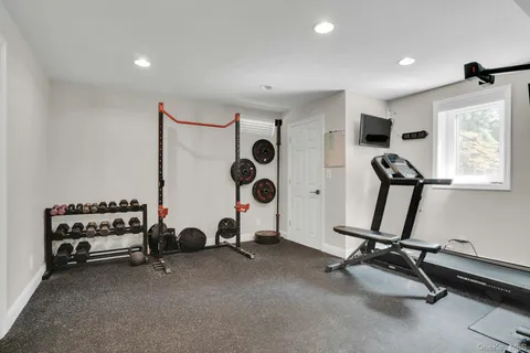 $1,799,000 | 5 Butternut Court, Dix Hills, NY 11746