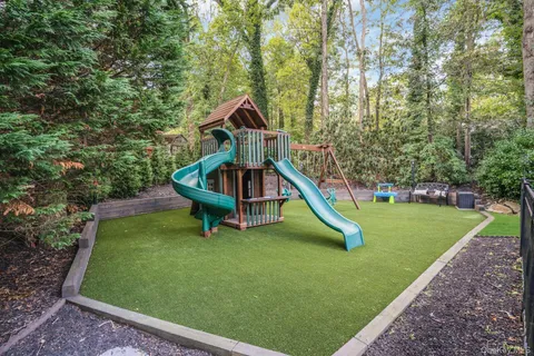 $1,799,000 | 5 Butternut Court, Dix Hills, NY 11746