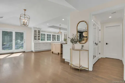 $1,799,000 | 5 Butternut Court, Dix Hills, NY 11746