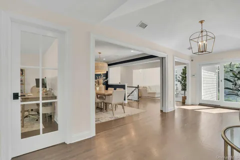 $1,799,000 | 5 Butternut Court, Dix Hills, NY 11746