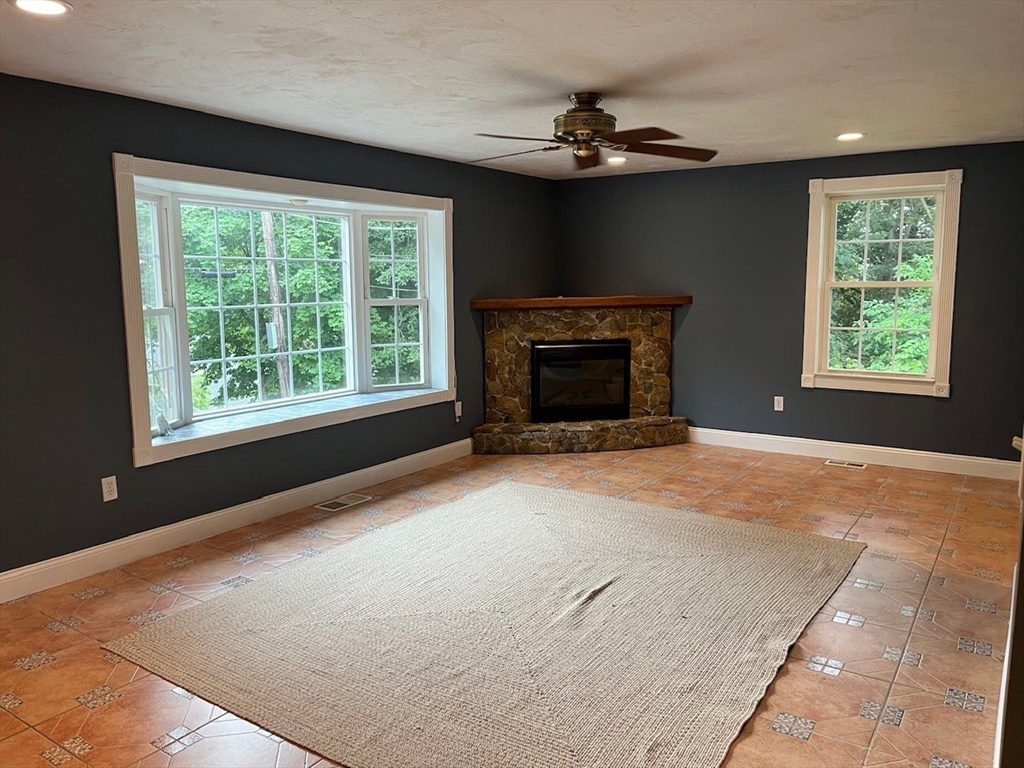 9 A Ansonia Road, Unit 9A Worcester, MA 01605 - Photo 2 of 12