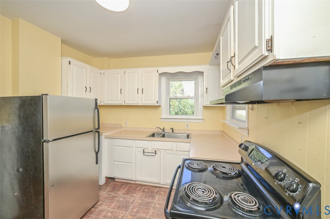 17519 New Baltimore Road Milford, VA 22514 - Photo 16 of 38 a kitchen with a refrigerator and a sink