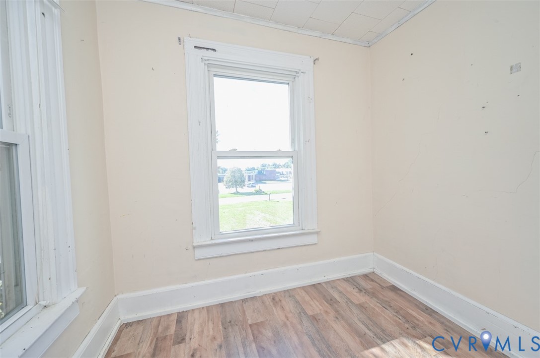 17519 New Baltimore Road Milford, VA 22514 - Photo 18 of 38 an empty room with a window