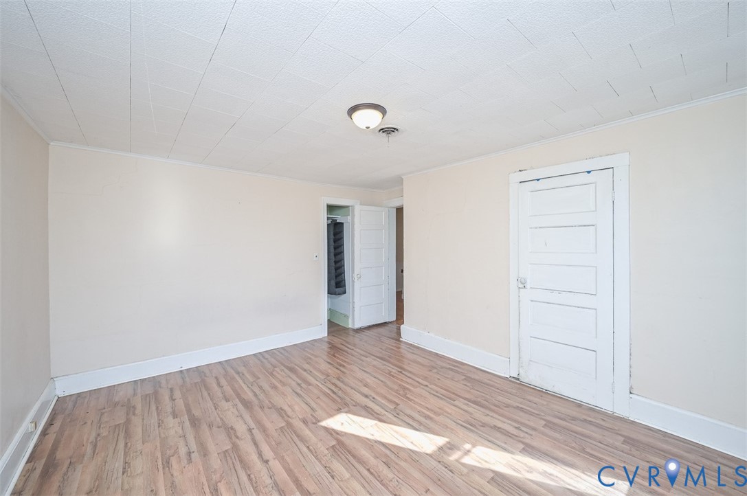 17519 New Baltimore Road Milford, VA 22514 - Photo 26 of 38 an empty room with wooden floor and closet