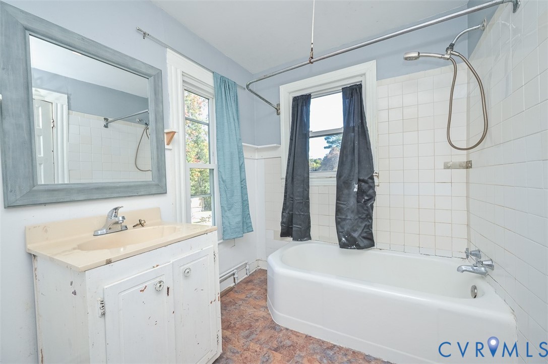 17519 New Baltimore Road Milford, VA 22514 - Photo 32 of 38 a bathroom with a tub a sink and a mirror