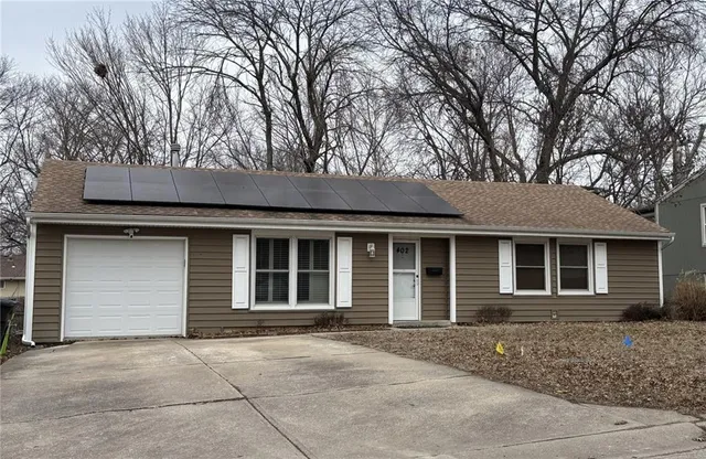 $225,000 | 402 Prairie Lane, Belton, MO 64012