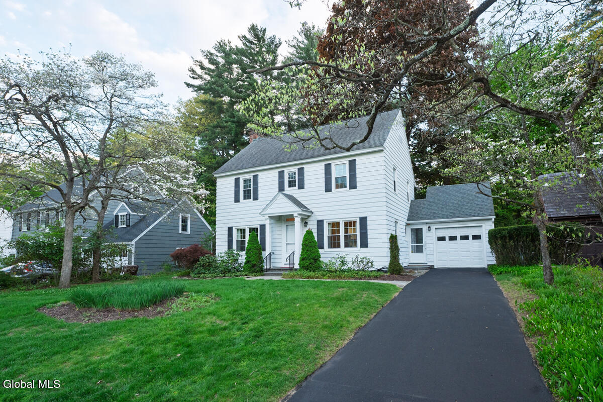 21 Douglas Road Bethlehem, NY 12054 - Photo 4 of 26 DSC_7840