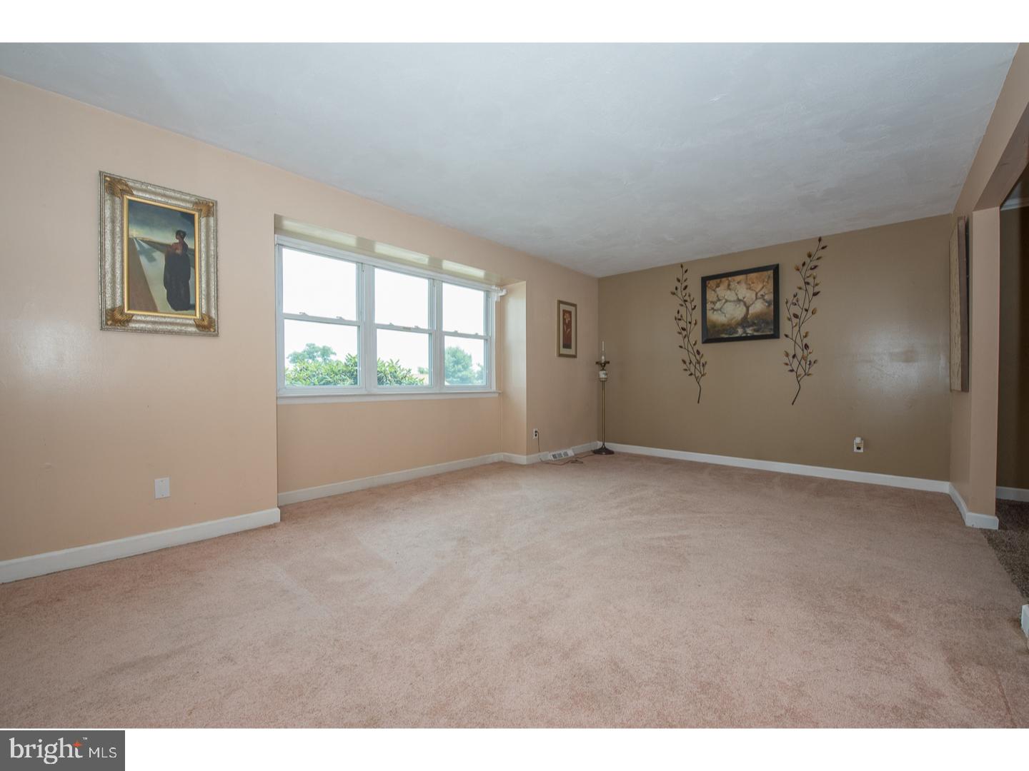201 Bridge Road Boothwyn, PA 19061 - Photo 5 of 25 Living Room