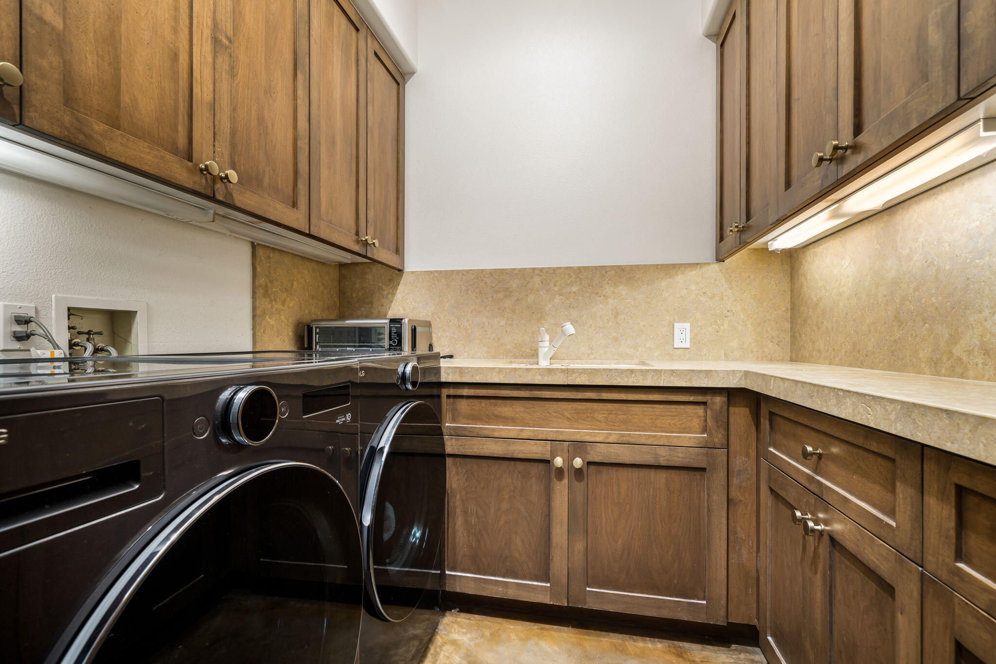 103 Waterford Circle Rancho Mirage, CA 92270 - Photo 44 of 44 a utility room with dryer and washer