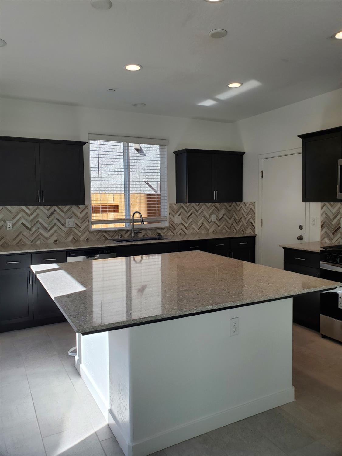 348 Thunder Road South Madera, CA 93636 - Photo 3 of 22 Gallery Image 3