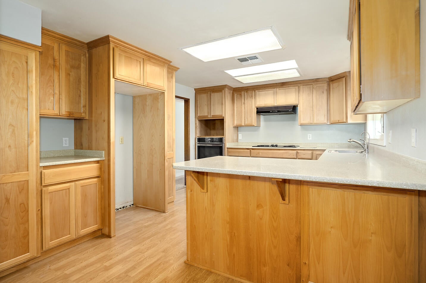 3812 Old Stage Road Central Point, OR 97502 - Photo 7 of 38 Kitchen
