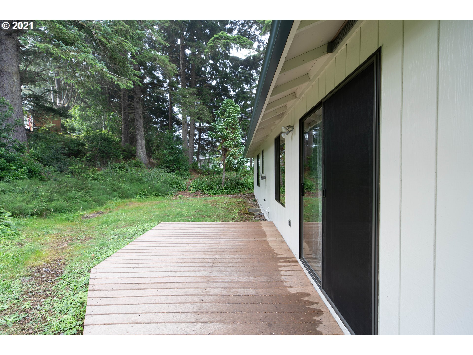 1425 Compass Circle Coos Bay, OR 97420 - Photo 2 of 24 Gallery Image 2