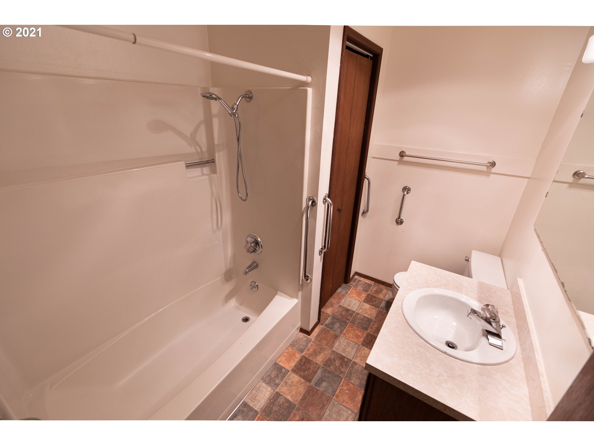 1425 Compass Circle Coos Bay, OR 97420 - Photo 23 of 24 Gallery Image 23