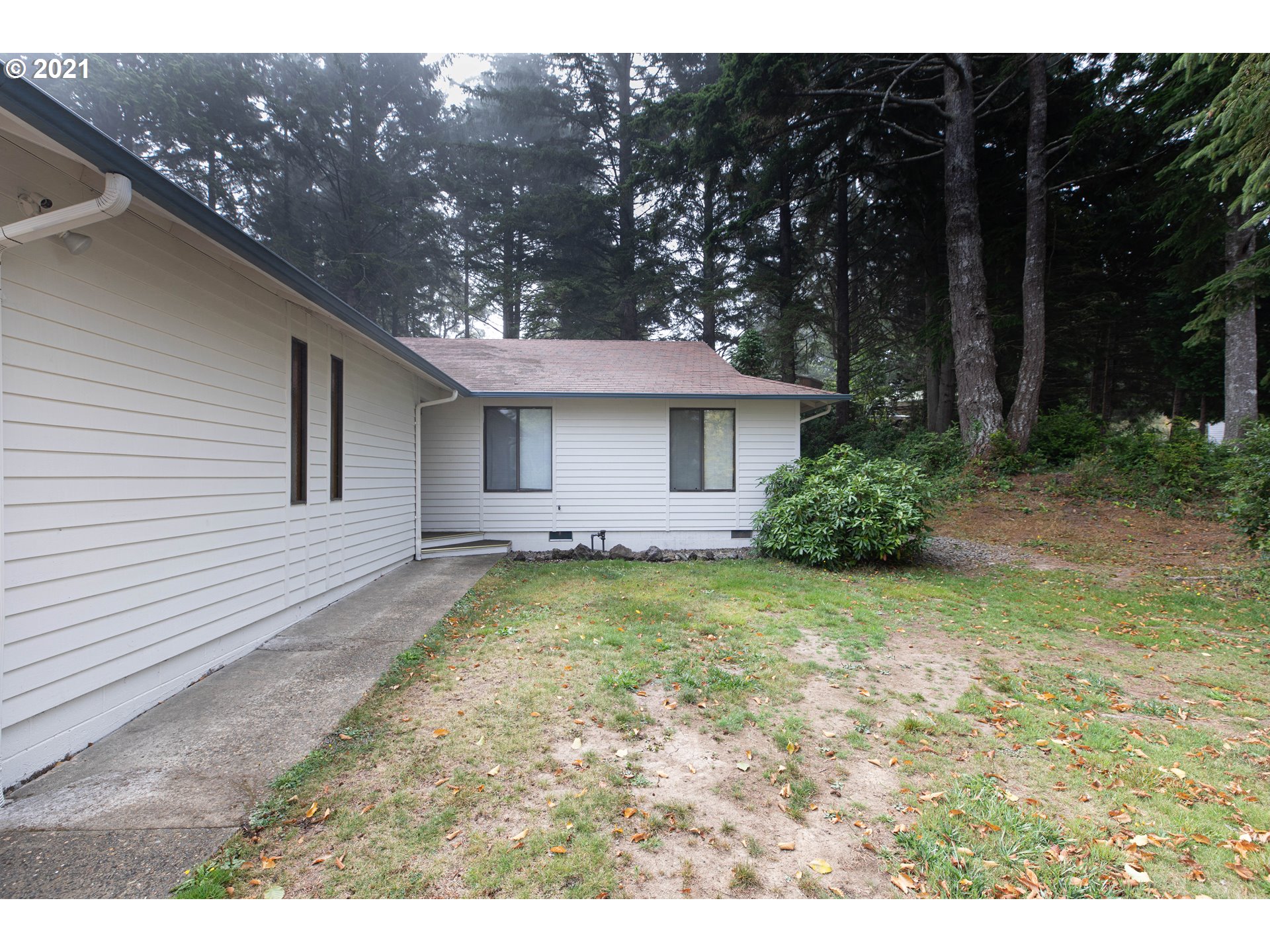 1425 Compass Circle Coos Bay, OR 97420 - Photo 4 of 24 Gallery Image 4