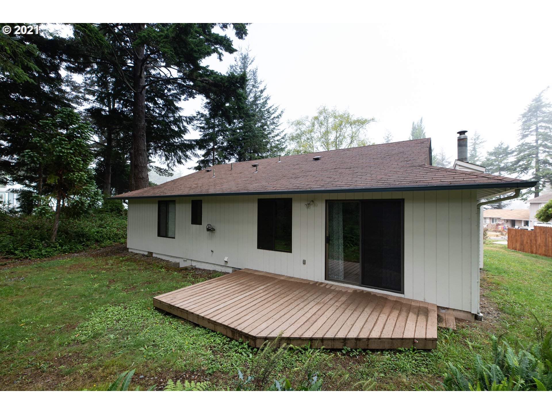 1425 Compass Circle Coos Bay, OR 97420 - Photo 5 of 24 Gallery Image 5