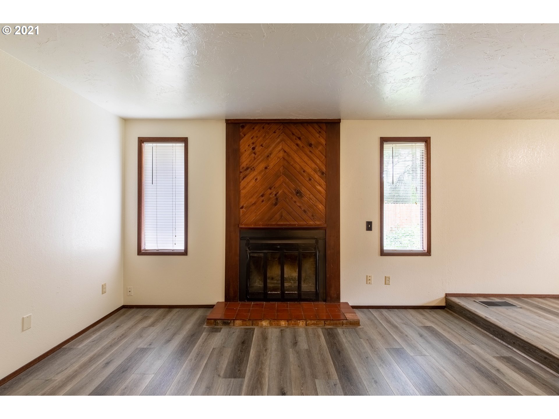 1425 Compass Circle Coos Bay, OR 97420 - Photo 10 of 24 Gallery Image 10