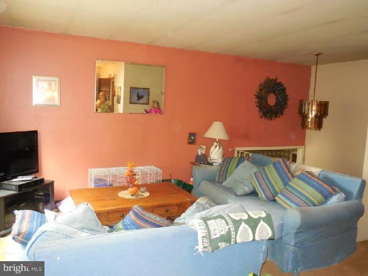775 Lancing Road Woodbury, NJ 08096 - Photo 3 of 16 Living Room