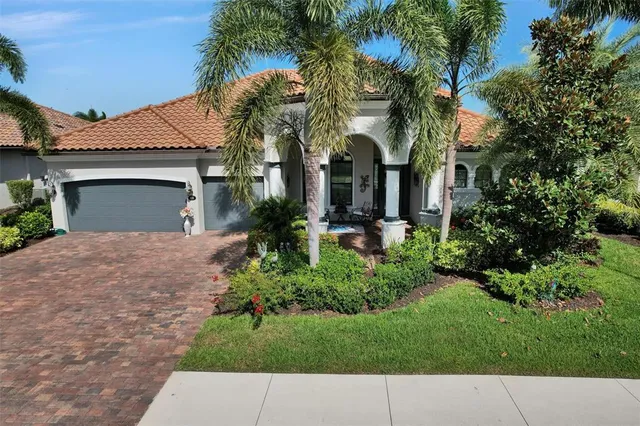 $995,000 | 610 Moorings Way, Bradenton, FL 34212