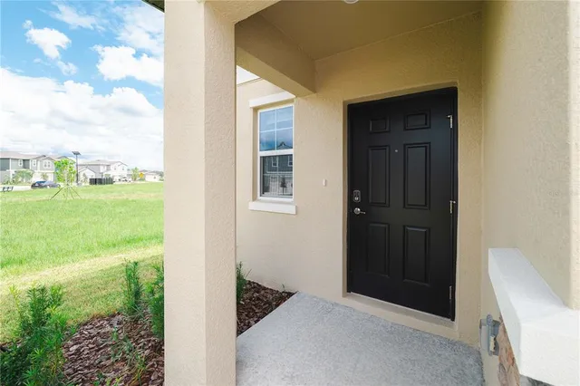 a view of an entryway of the house