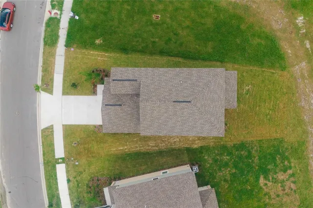 a view of a yard in front of the house