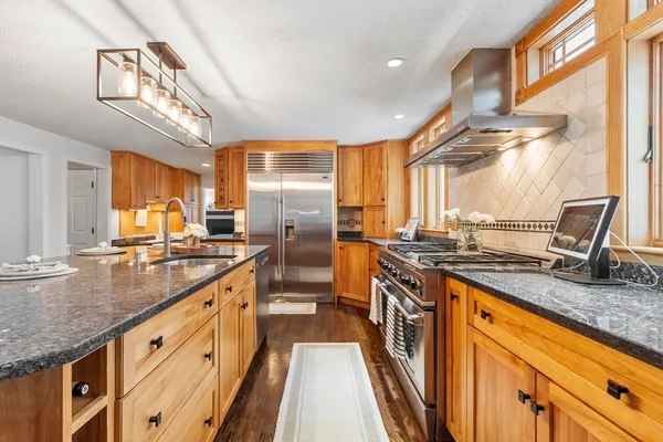 $989,900 | 260 Willow Avenue, Haverhill, MA 01835
