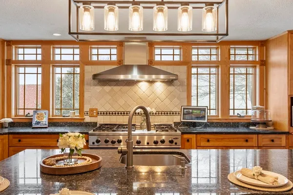 $989,900 | 260 Willow Avenue, Haverhill, MA 01835