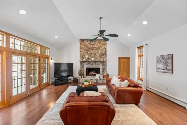 $989,900 | 260 Willow Avenue, Haverhill, MA 01835