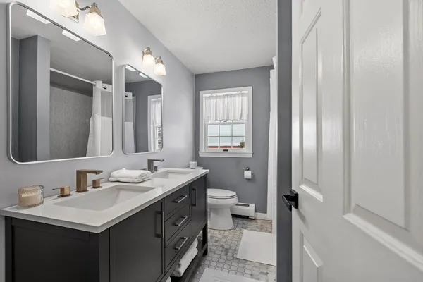 $989,900 | 260 Willow Avenue, Haverhill, MA 01835