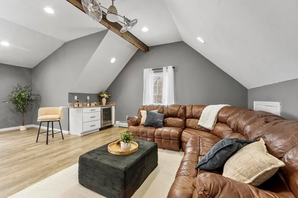 $989,900 | 260 Willow Avenue, Haverhill, MA 01835
