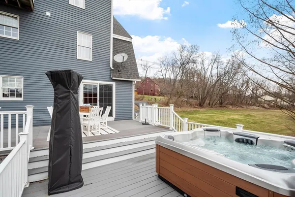 $989,900 | 260 Willow Avenue, Haverhill, MA 01835