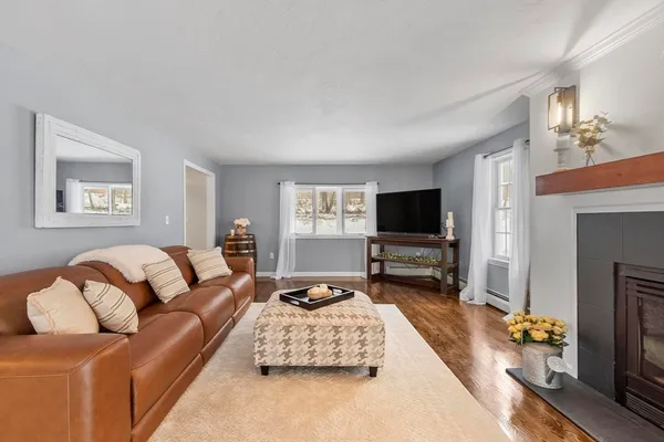 $989,900 | 260 Willow Avenue, Haverhill, MA 01835
