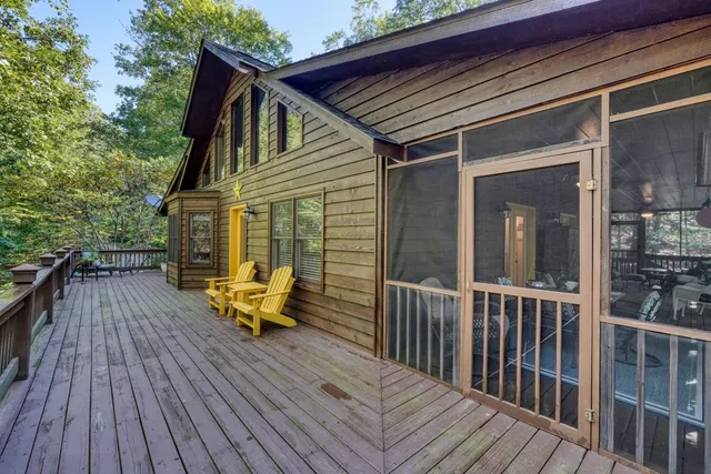 a view of an outdoor space