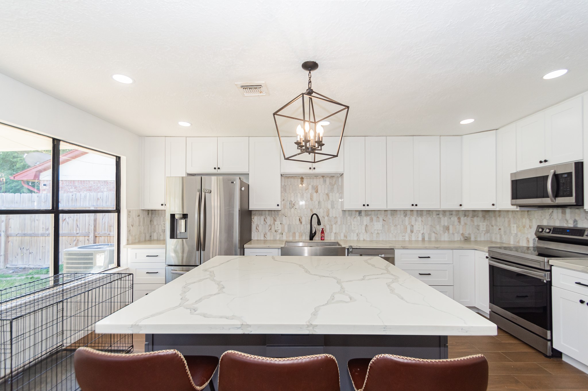 10122 Rustic Gate Road La Porte, TX 77571 - Photo 9 of 33