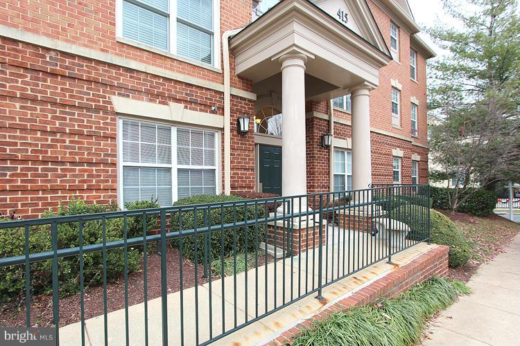 415 Ridgepoint Place, Unit 24 Gaithersburg, MD 20878 - Photo 1 of 24 Exterior (Front)