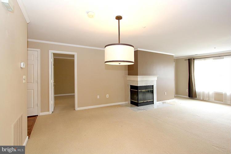 415 Ridgepoint Place, Unit 24 Gaithersburg, MD 20878 - Photo 11 of 24 Living Room