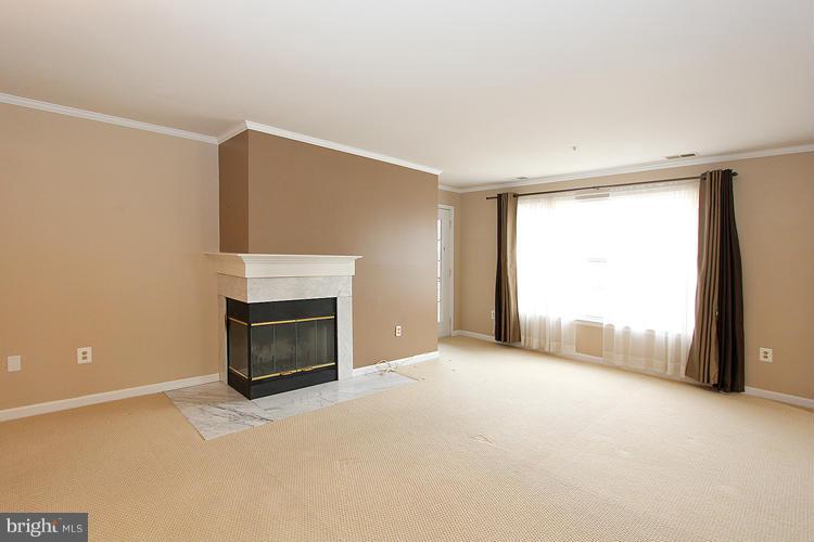 415 Ridgepoint Place, Unit 24 Gaithersburg, MD 20878 - Photo 12 of 24 Living Room