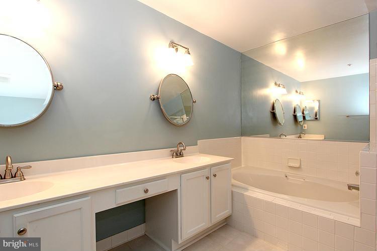 415 Ridgepoint Place, Unit 24 Gaithersburg, MD 20878 - Photo 20 of 24 Bath (Master)