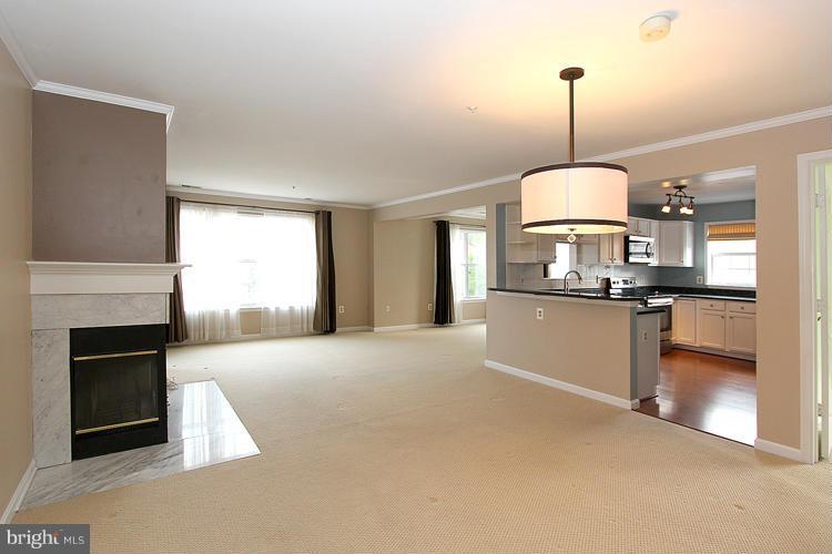 415 Ridgepoint Place, Unit 24 Gaithersburg, MD 20878 - Photo 4 of 24 Living Room
