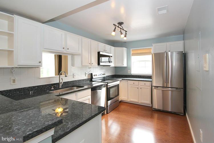 415 Ridgepoint Place, Unit 24 Gaithersburg, MD 20878 - Photo 7 of 24 Kitchen