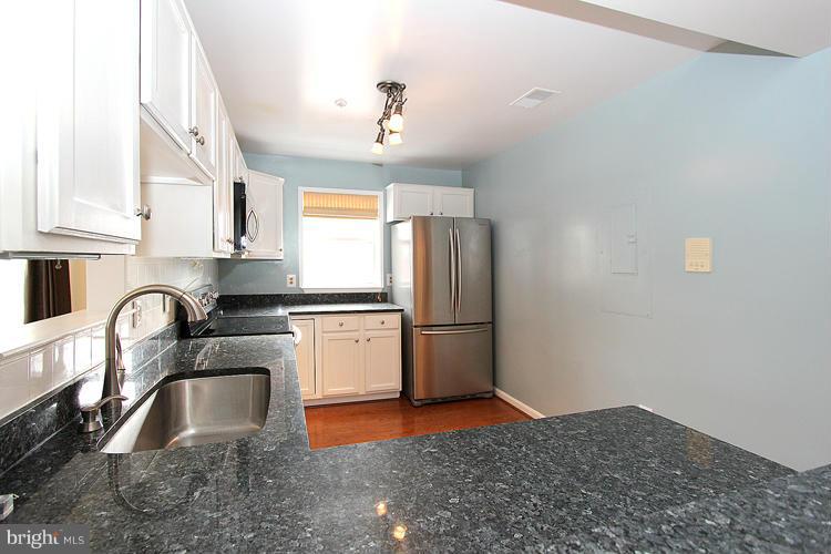 415 Ridgepoint Place, Unit 24 Gaithersburg, MD 20878 - Photo 8 of 24 Kitchen