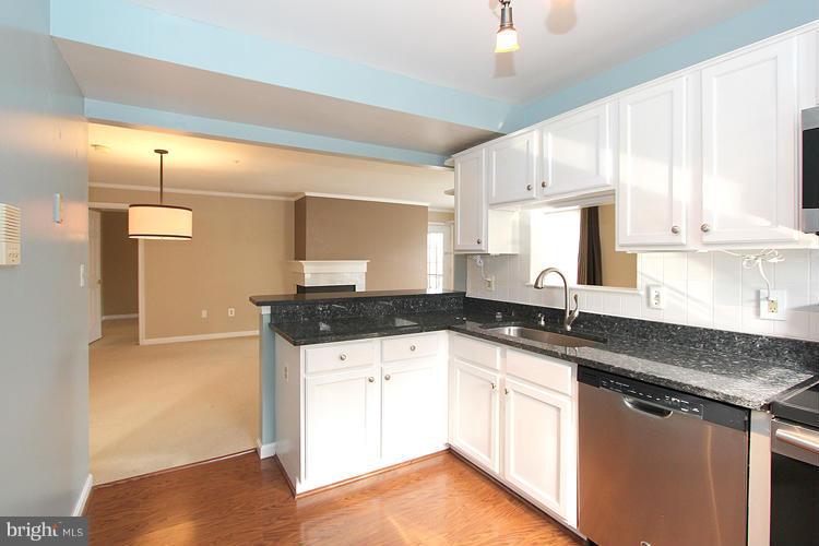 415 Ridgepoint Place, Unit 24 Gaithersburg, MD 20878 - Photo 10 of 24 Kitchen