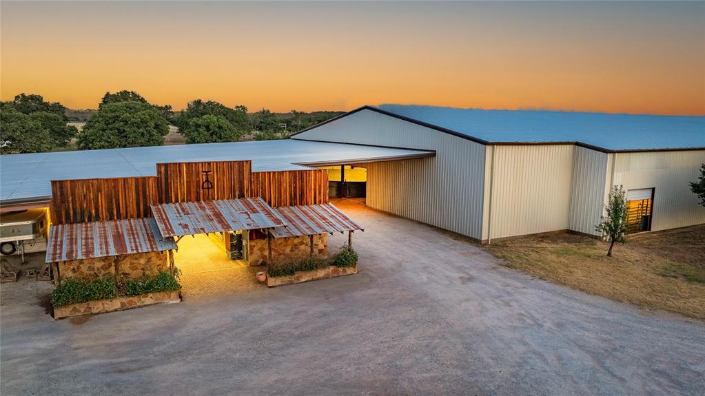 990 Farm To Market 113 Weatherford, TX 76088 - Photo 20 of 37 a backyard of a house