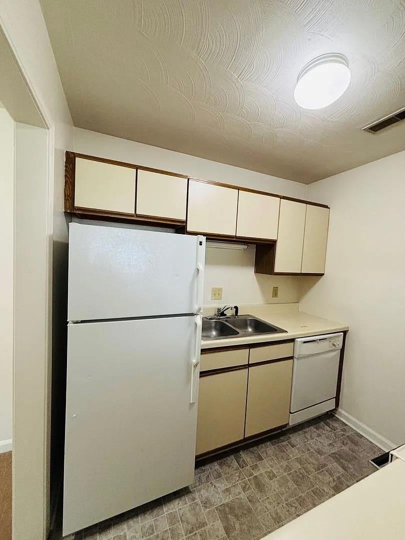 1110 Calhoun Street, Unit R Radford, VA 24141 - Photo 10 of 21 Gallery Image 10