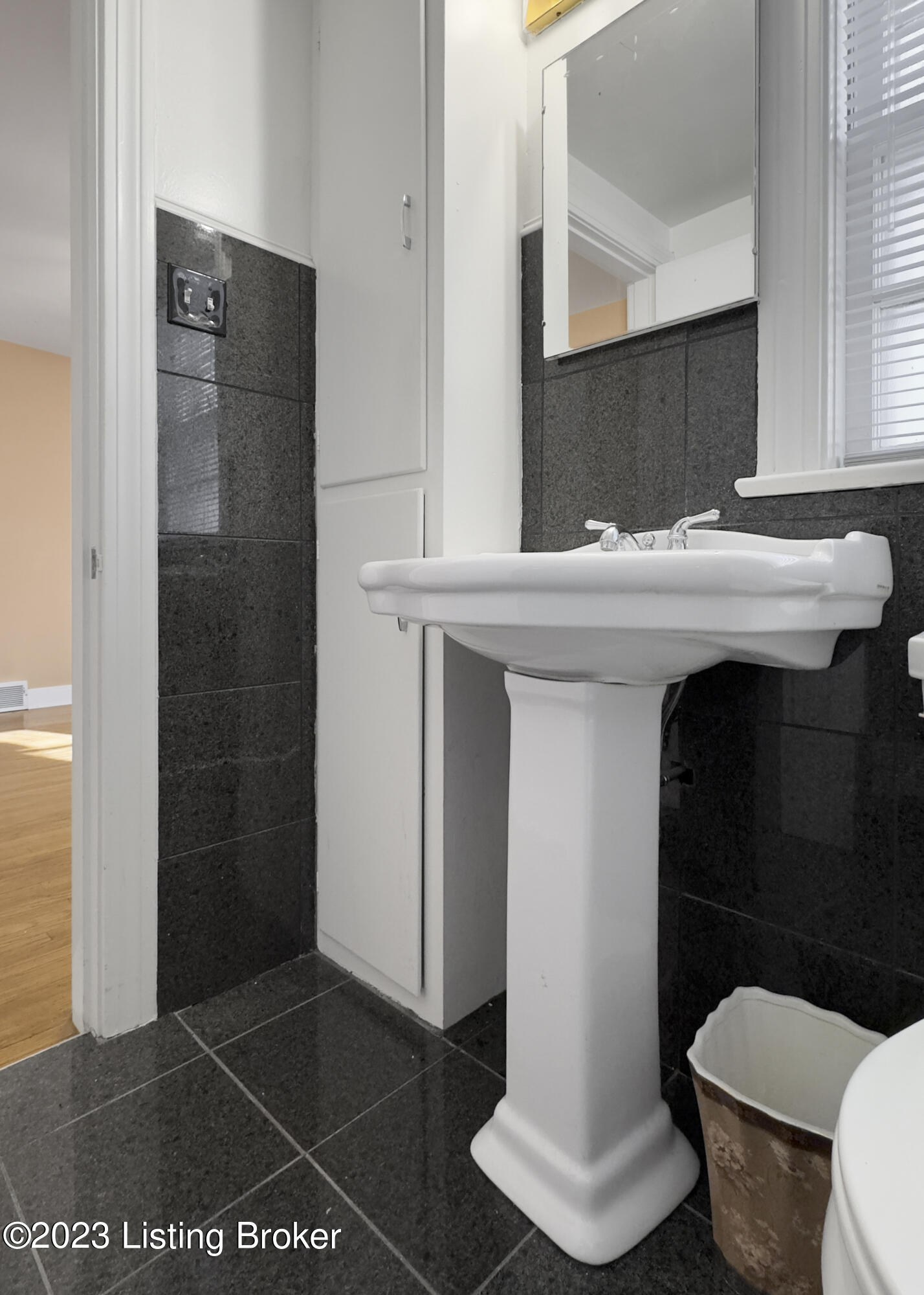200 Fairmeade Road Louisville, KY 40207 - Photo 14 of 39 Primary En-Suite Bathroom