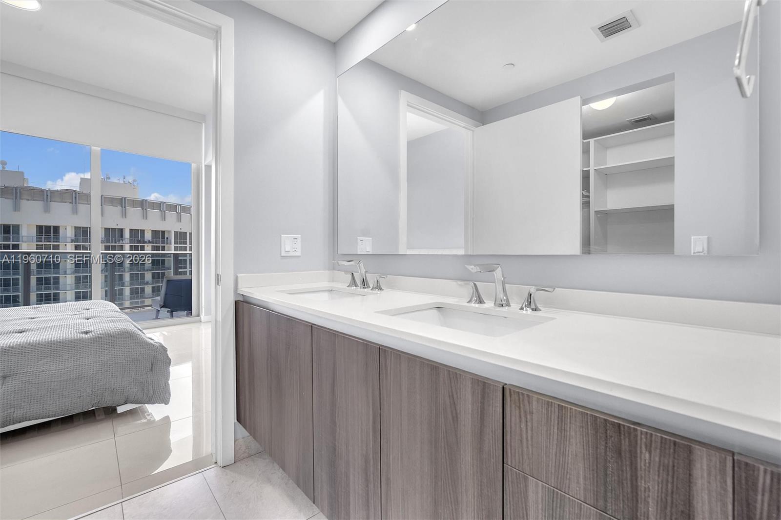 488 Northeast 18th Street, Unit PH02 Miami, FL 33132 - Photo 23 of 40